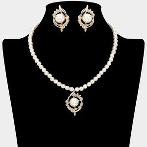 Elegant Pearl & Gold Pendant Statement Necklace Jewelry Set